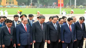 Lãnh đạo Đảng, Nhà nước vào lăng viếng Chủ tịch Hồ Chí Minh nhân dịp 30-4