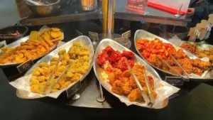 Loạt cửa hàng 'hot' với giới trẻ như Dookki, Laboong, cơm thố Bách Khoa bị phạt về an toàn thực phẩm