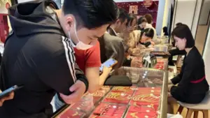 Lợi bất cập hại khi cho doanh nghiệp vay vàng trong dân