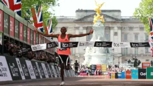 Marathon lần đầu có thành tích sub2