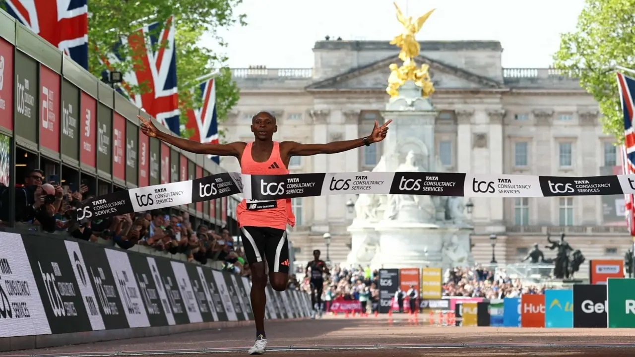 Marathon lần đầu có thành tích sub2