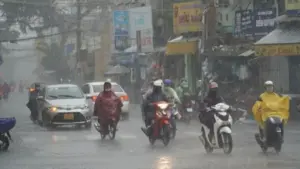 Mây dông lan rộng, cảnh báo lốc sét, mưa đá ở Hà Nội trong tối nay (24/4)