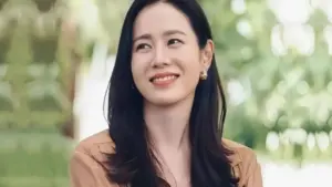 "Mẹ một con" Son Ye Jin khoe vòng eo con kiến ở tuổi U50