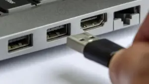 Mẹo xác định chiều cắm USB-A chỉ trong vài giây