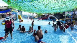 Mùi clo ở bể bơi cảnh báo điều gì?