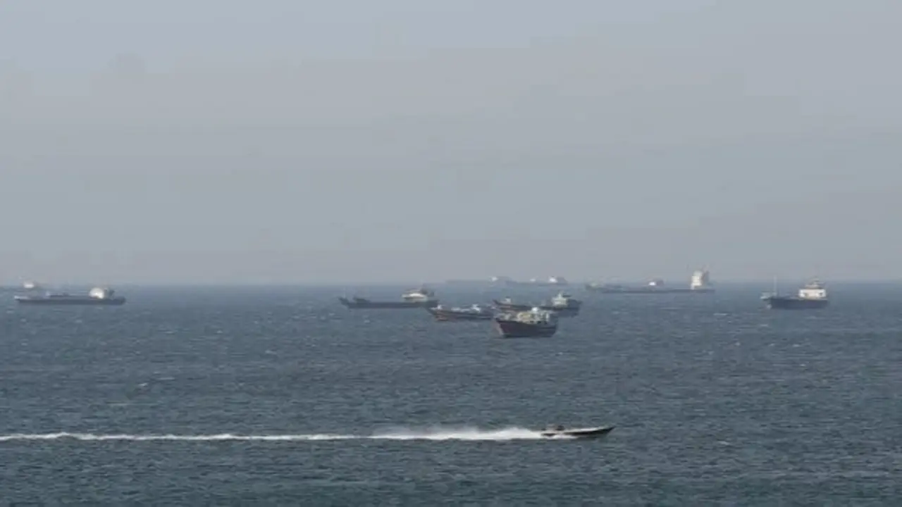 Mỹ buộc 27 tàu quay đầu từ khi phong tỏa eo biển Hormuz