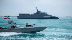 Mỹ tính lập liên minh 'giải cứu' eo Hormuz, Iran cảnh báo đáp trả