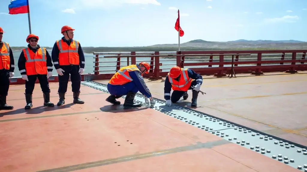 Nga và Triều Tiên hợp long cầu đường bộ đầu tiên nối liền hai nước