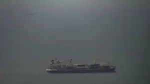 'Ngoại giao pháo hạm' giữa Mỹ và Iran ở eo biển Hormuz