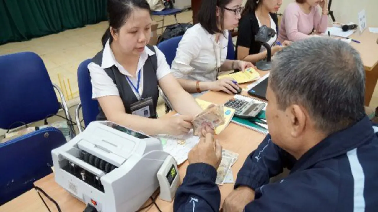 Người hưởng mức thấp sợ 'hụt hơi', người đóng cao đòi công bằng