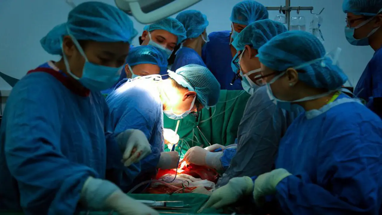 Người nước ngoài ngạc nhiên về chi phí và chất lượng điều trị của y tế Việt Nam