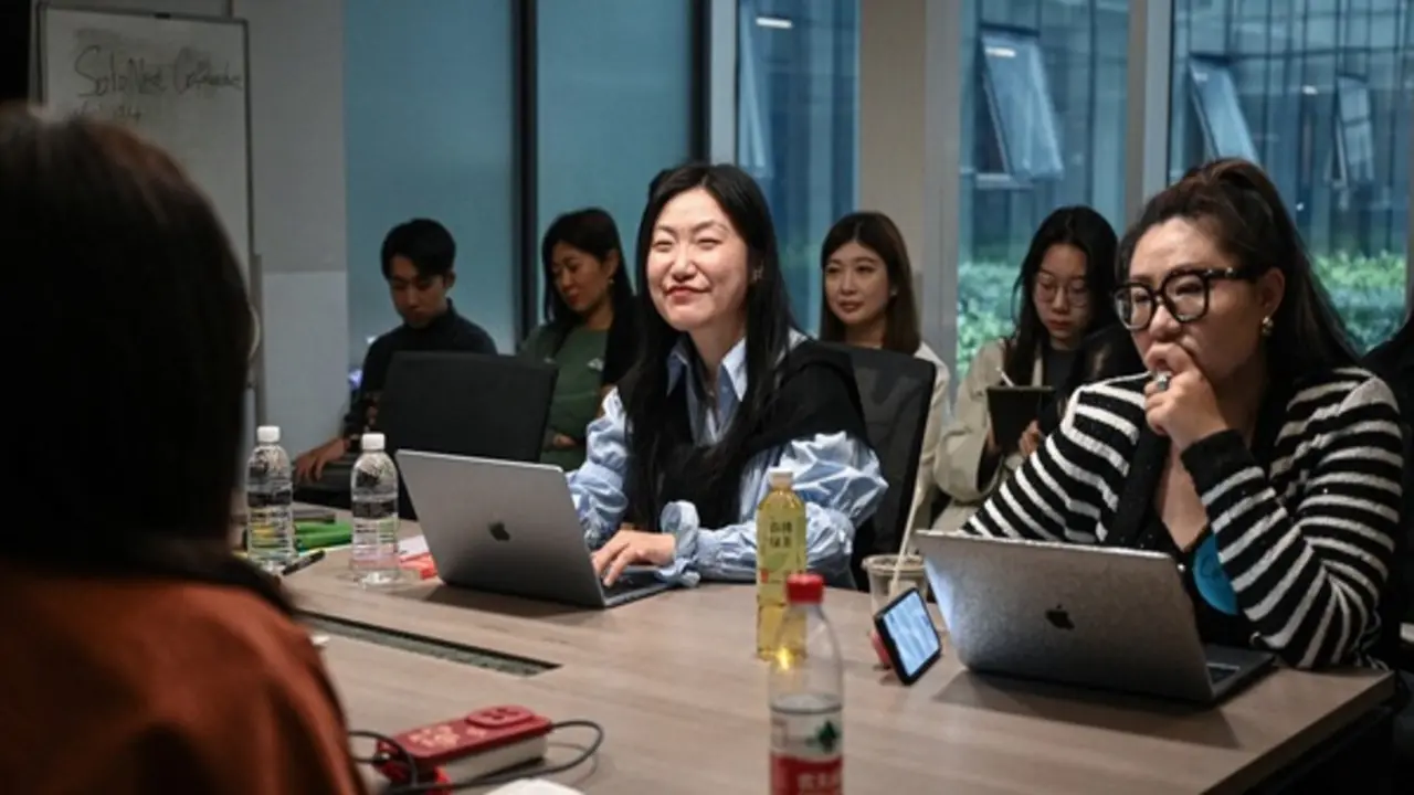 Người trẻ Trung Quốc lập công ty một người vì lo 'lời nguyền tuổi 35'