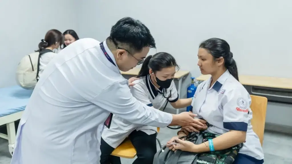 Nhiều đại học xét tuyển ngành Y bằng tổ hợp có Văn, Sử, Tin học