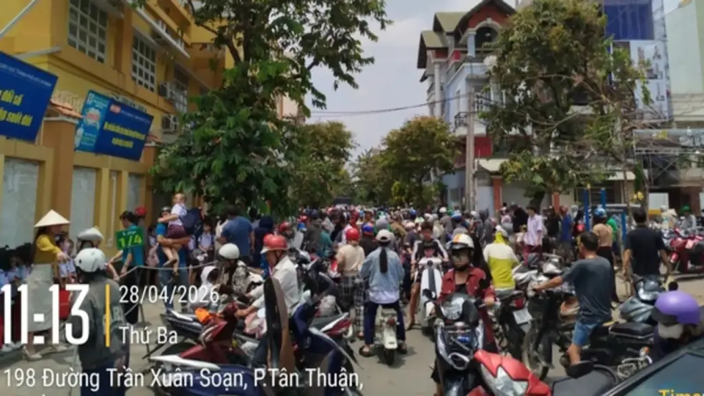 Nhiều học sinh, bảo mẫu Trường tiểu học Đặng Thùy Trâm, TP.HCM nghi ngộ độc thực phẩm