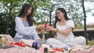 Nhiều người Hà Nội chọn du lịch tại chỗ trong ngày đầu nghỉ lễ 30-4 và 1-5