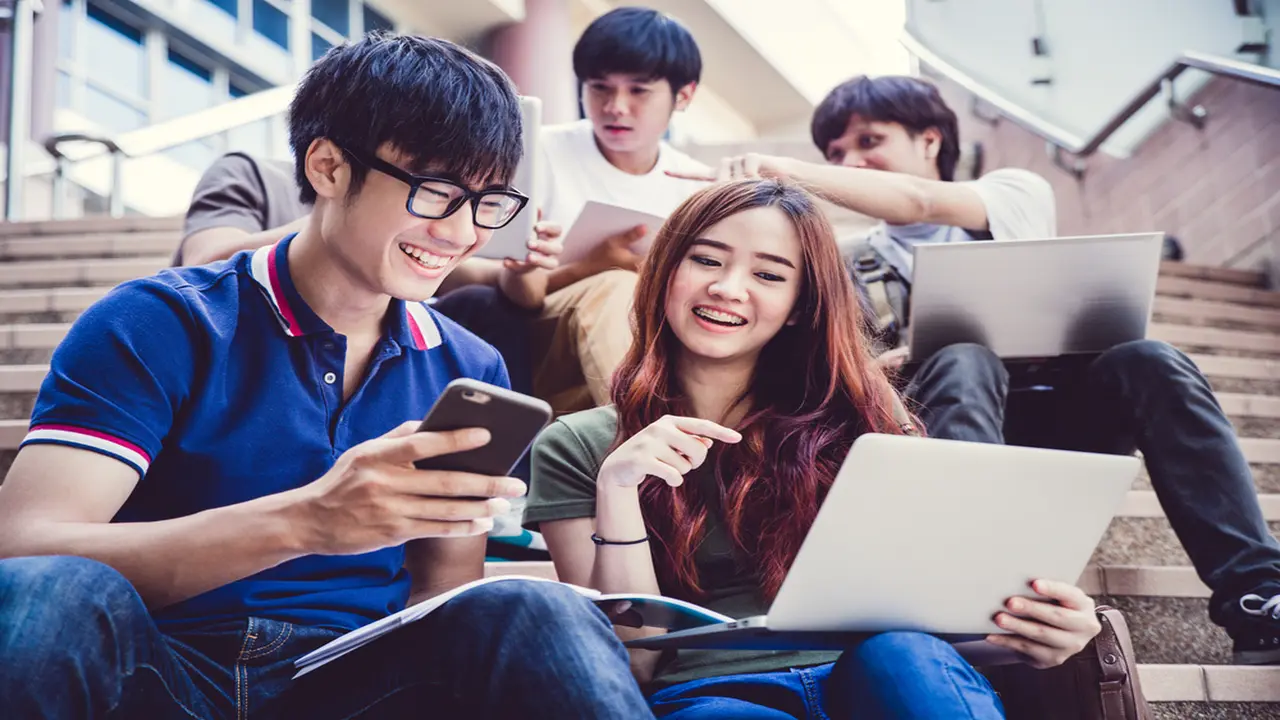 Nhiều nước siết chặt visa, du học sinh Việt sẽ ra sao?