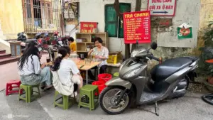 Những cư dân nội đô 'không thể rời xa xe máy xăng'
