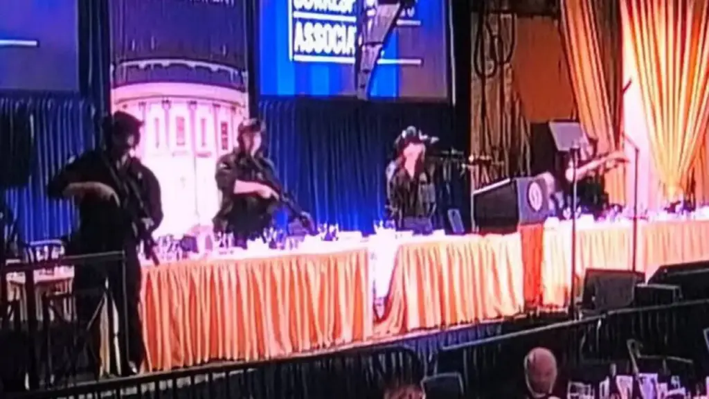 Nổ súng tại bữa tiệc ông Trump tham dự