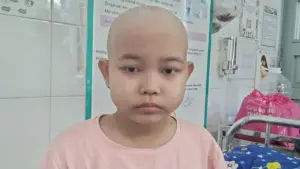 Nỗi dằn vặt của cô bé 12 tuổi mắc ung thư máu
