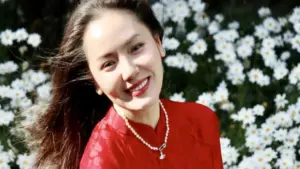 Nữ ca sĩ xinh đẹp, độc thân: Tuổi 42 bất ngờ công khai "con trai"