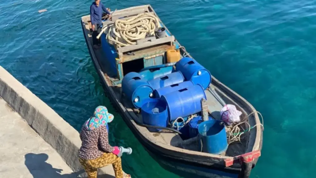 Nước ngầm suy giảm, sản xuất chật vật: Lý Sơn tính chuyện giải "cơn khát" dài hạn