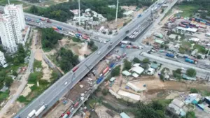 Nút giao 4 tầng ở cửa ngõ cảng Cát Lái đạt 75% tiến độ, còn 'kẹt' 6 hộ dân