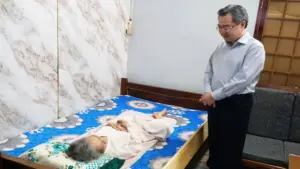 Ông Nguyễn Thanh Nghị thăm, tặng quà gia đình chính sách, công nhân khó khăn ở Quảng Ngãi