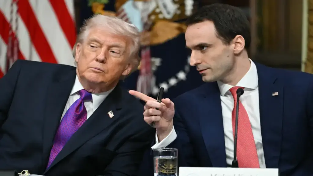 Ông Trump ám chỉ tàu Iran chở 'quà từ Trung Quốc', Bắc Kinh bác bỏ
