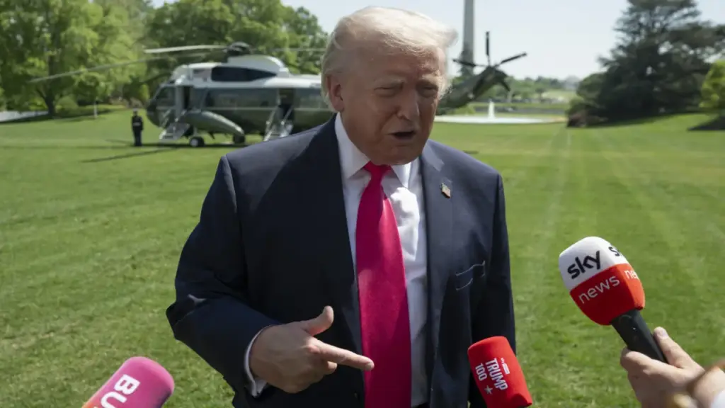 Ông Trump tuyên bố Iran 'đồng ý giao uranium đã làm giàu'