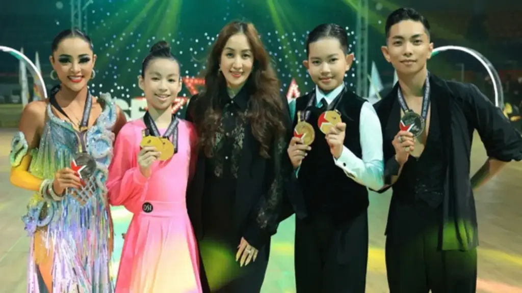 Phan Hiển cùng bạn nhảy Thu Hương lập 'hat-trick' tại giải vô địch Đông Nam Á