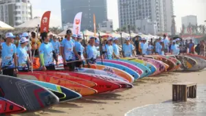 Phố biển Quy Nhơn sặc sỡ sắc màu trong giải đua thuyền sup