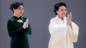 Phu nhân lãnh đạo Việt - Trung thăm Nhà hát lớn quốc gia Trung Quốc
