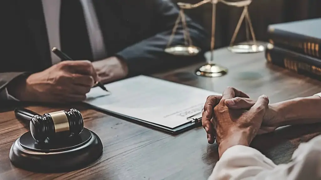Ranh giới 'bảo vệ công lý' và đặc quyền bảo mật của luật sư với thân chủ