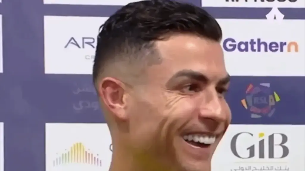 Ronaldo khoe 5 Champions League trước đối thủ