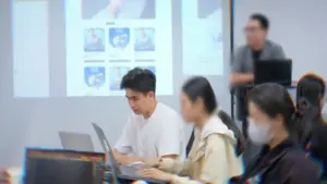 Sau giờ làm, nhiều người trẻ ở TP.HCM không về nhà vì sao?