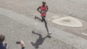 Sawe muốn phá mốc sub1:58 tại Berlin Marathon