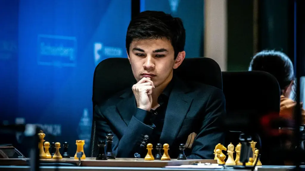 Sindarov giành quyền thách đấu Vua cờ Gukesh
