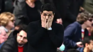 Sự tương phản của Arsenal và Man City trong tháng Tư