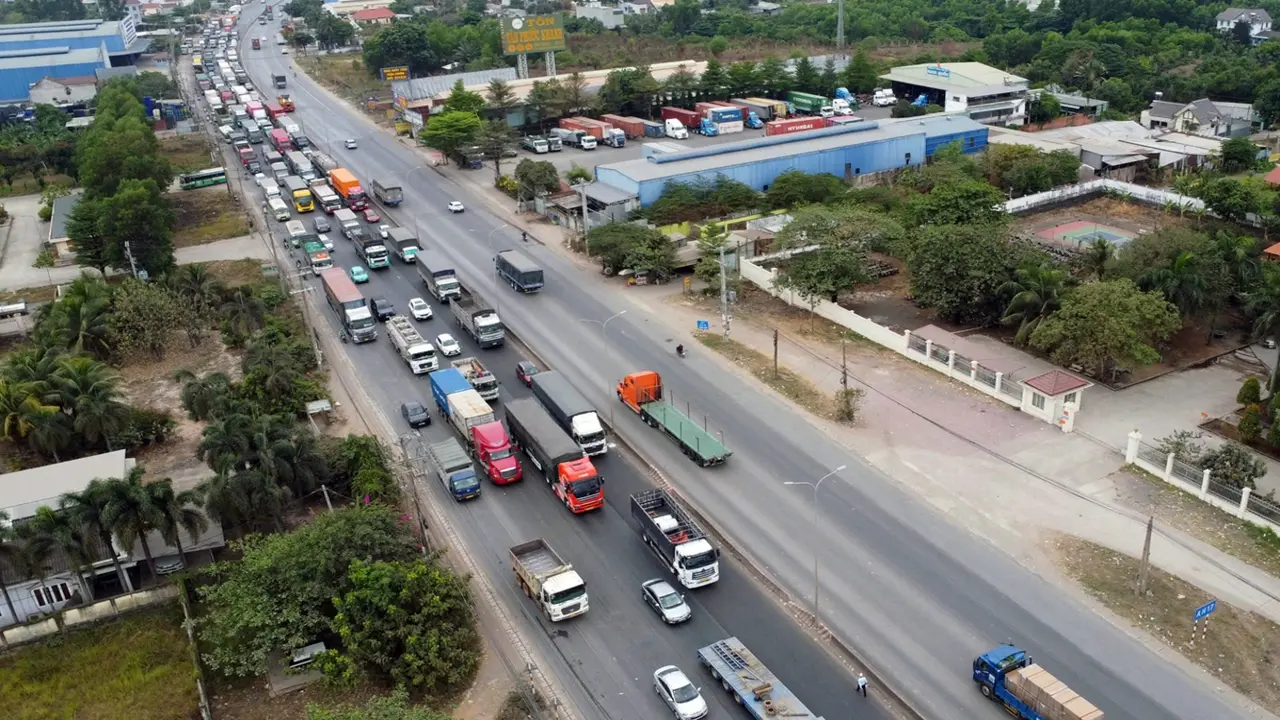 Sửa chữa quốc lộ 51 gây ùn tắc: Chủ tịch Đồng Nai yêu cầu khẩn trương khắc phục