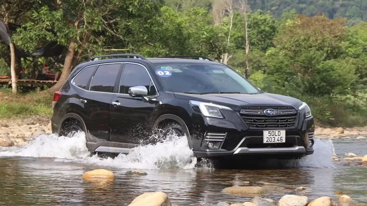 Subaru Forester giảm giá gần 300 triệu đồng