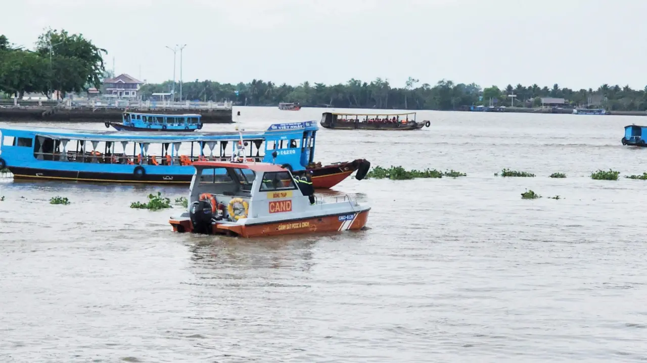 Tàu du lịch liên quan vụ hai người tử vong trên sông Tiền đã hết hạn