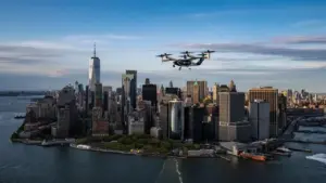 Taxi bay bắt đầu lượn trên bầu trời thành phố New York