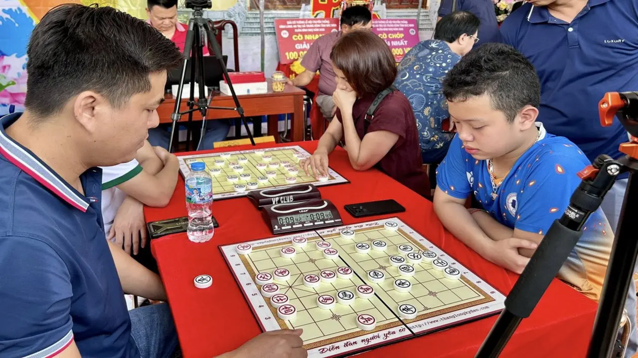 Thần đồng cờ tướng Quảng Ninh gây bất ngờ, vượt mặt cả đương kim kỳ vương