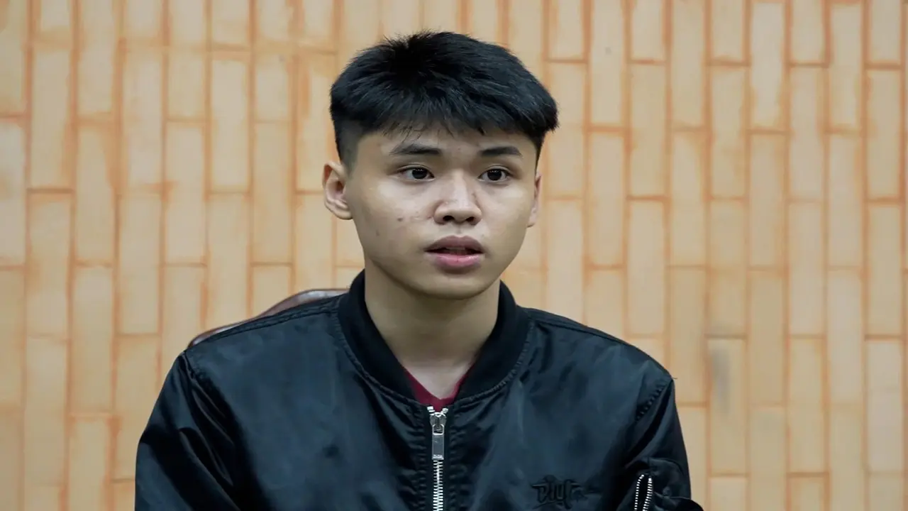Thanh niên “phê thuốc” lái xe máy tông rào chắn của công an