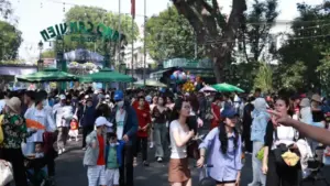 Thảo Cầm Viên Sài Gòn đông nghẹt người dịp Giỗ tổ Hùng Vương