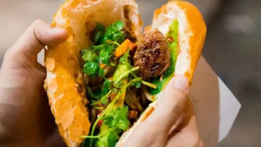Thông tin mới nhất vụ 63 người ngộ độc bánh mì ở Nghệ An