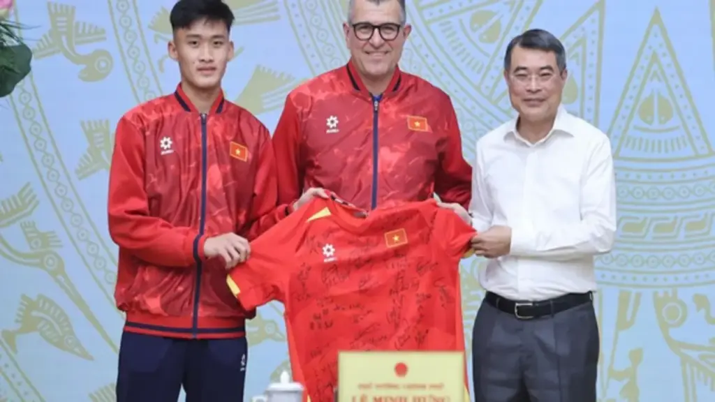 Thủ tướng Lê Minh Hưng gặp mặt, chúc mừng U.17 Việt Nam: ‘Mong đội giành những chiến thắng lớn hơn’