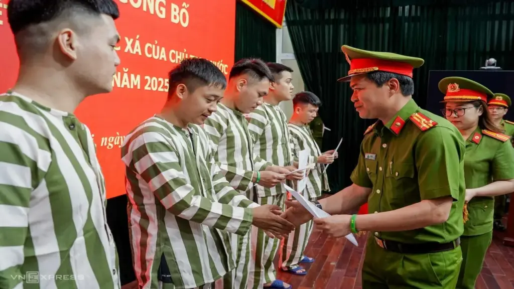 Tổ chức cho người được đặc xá về nhà vào ngày 1/6