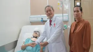 Tóc cuốn vào máy tuốt lúa, cô gái 26 tuổi nguy kịch vì sốc mất máu