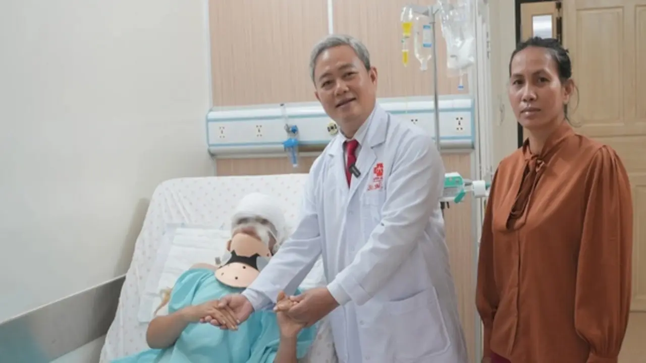 Tóc cuốn vào máy tuốt lúa, cô gái 26 tuổi nguy kịch vì sốc mất máu